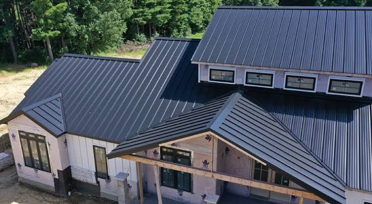 Modern home with a dark black metal roof in Middle Tennessee